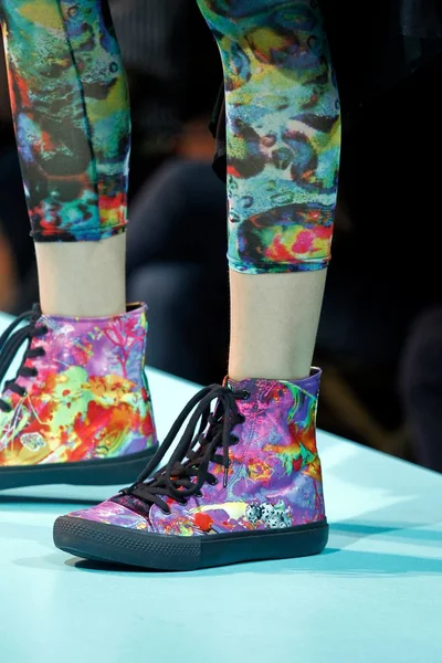 Look 18